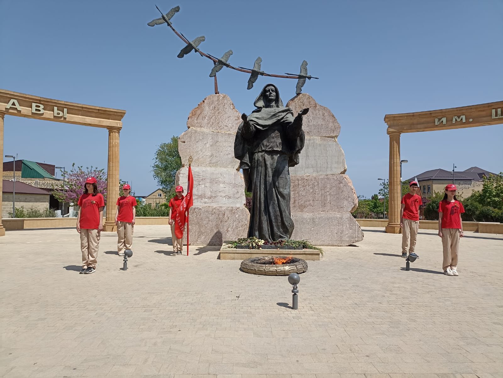 В Дербенте проходит всероссийская патриотическая акция «Вахта Памяти», приуроченная к 80-летию Победы в Великой Отечественной войне..